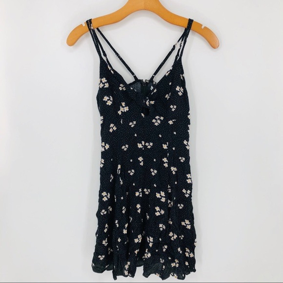 American Eagles Outfitters Daisy Strappy Dress - Picture 5 of 13